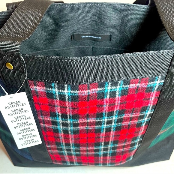 BNWT Urban Outfitters Plaid Tote PERFECT HOLIDAY TOTE; PRICE FIRM NO DISCOUNTS! - Picture 3 of 14